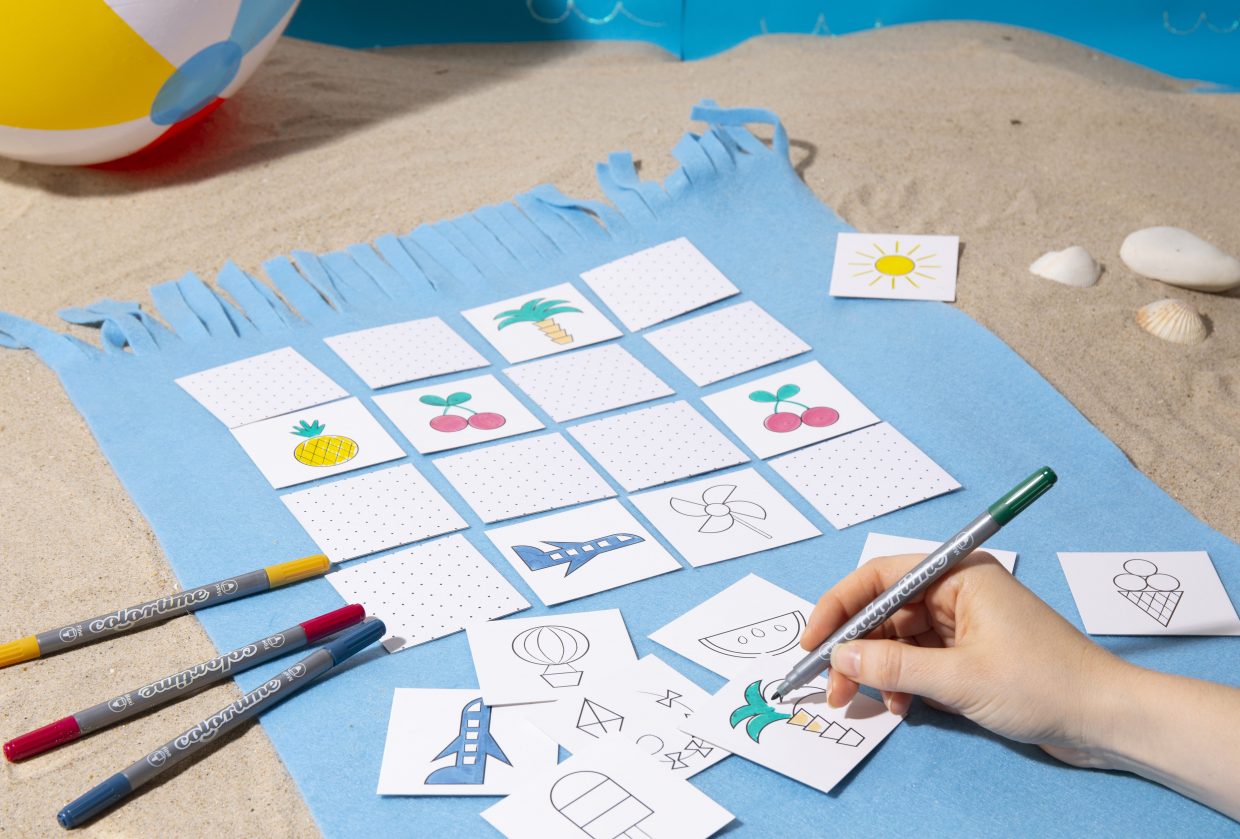Kul och kreativ ferie med barn - gör egen memory med färgläggning