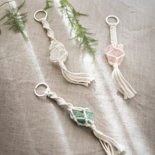 Collagebild - Macrame nyckelringar