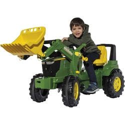 John Deere-traktor med skopa framtill