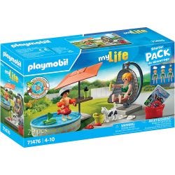 Playmobil dockhus plaskande skoj i trädgården