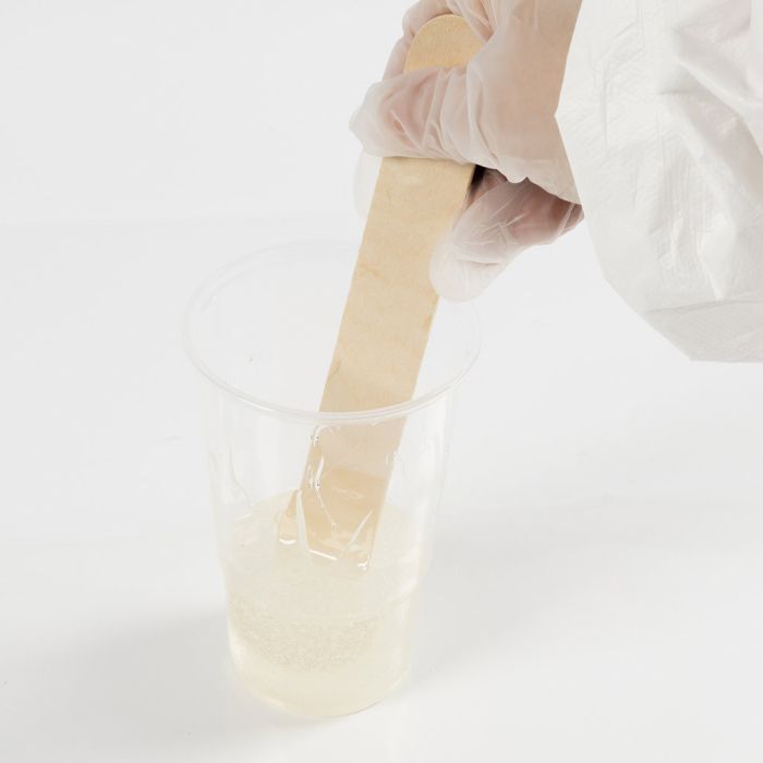 Så här blandar du resin och härdare