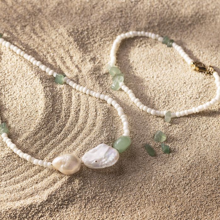 Armband och halsband med aventurin och sötvattenspärlor