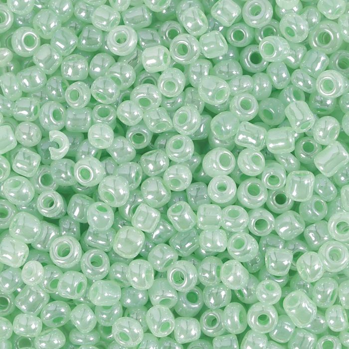 Rocaillepärlor, Dia. 3 mm, stl. 8/0, Hålstl. 0,6-1,0 mm, softgrön, 25 g/ 1 förp.