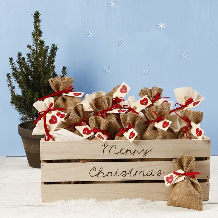 Paketkalender av tygpåsar