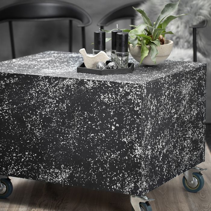 Podium av pallar på hjul med terrazzo look
