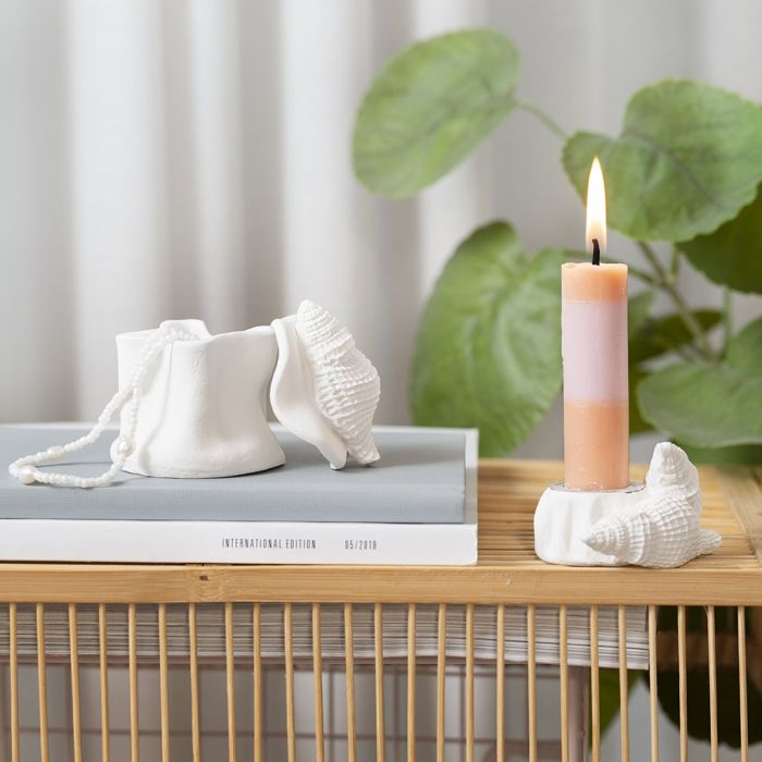 Ljushållare och burk med skal