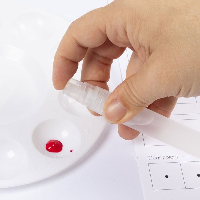 Så uppnår du olika strukturer och transparensnivåer med gouachefärg