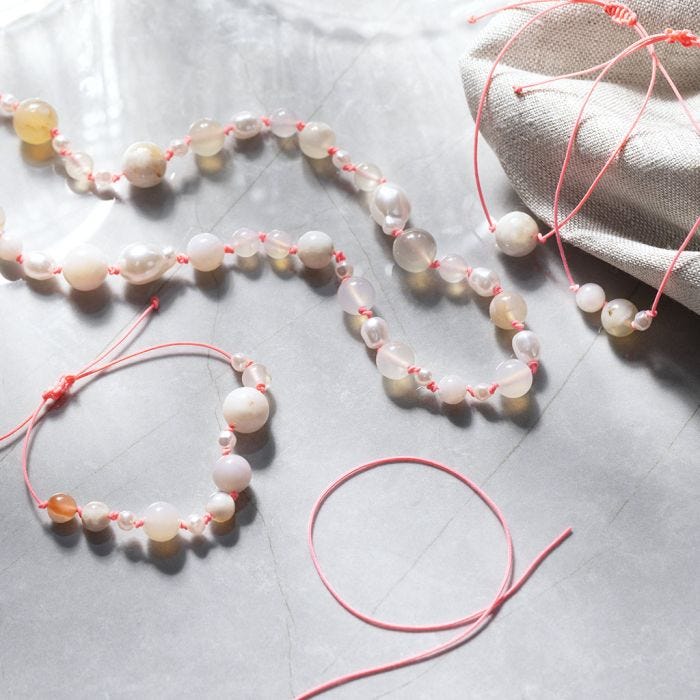 Armband och halsband med agatpärlor