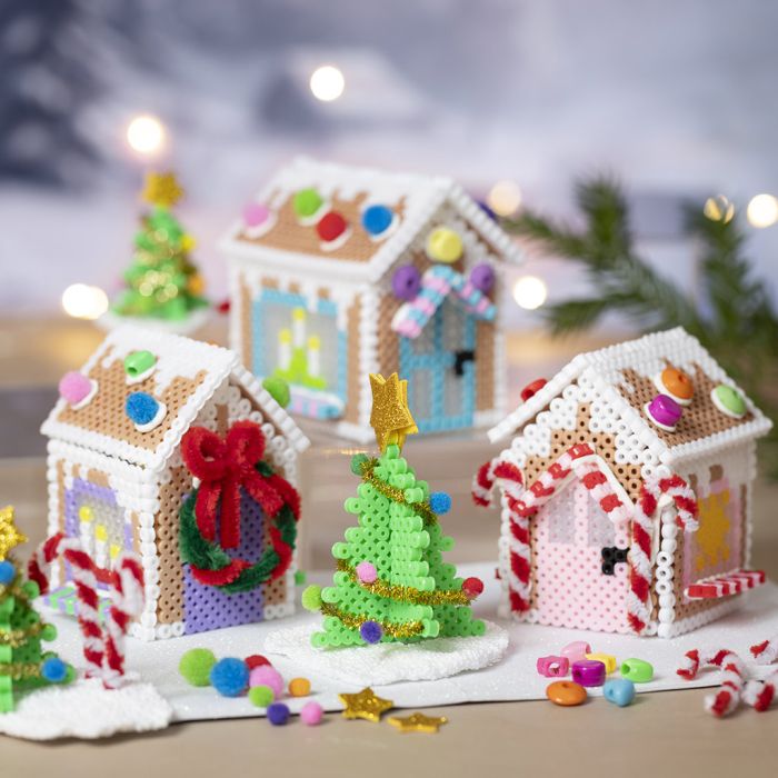 Charmig julstad av rörpärlor