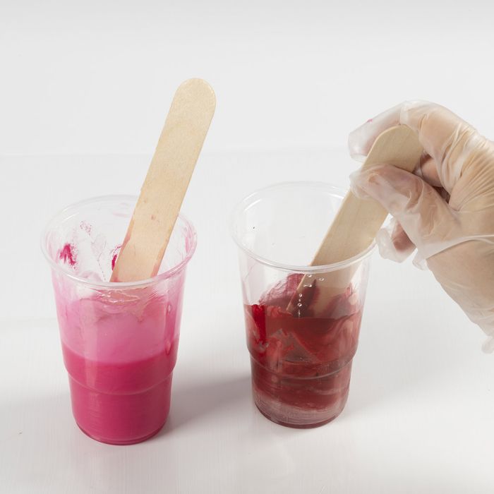 Så här tillsätter du färg till resin