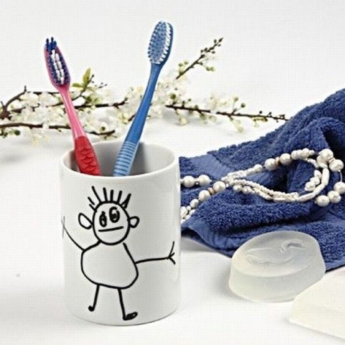 Ritade figurer med glas - och porslinstusch