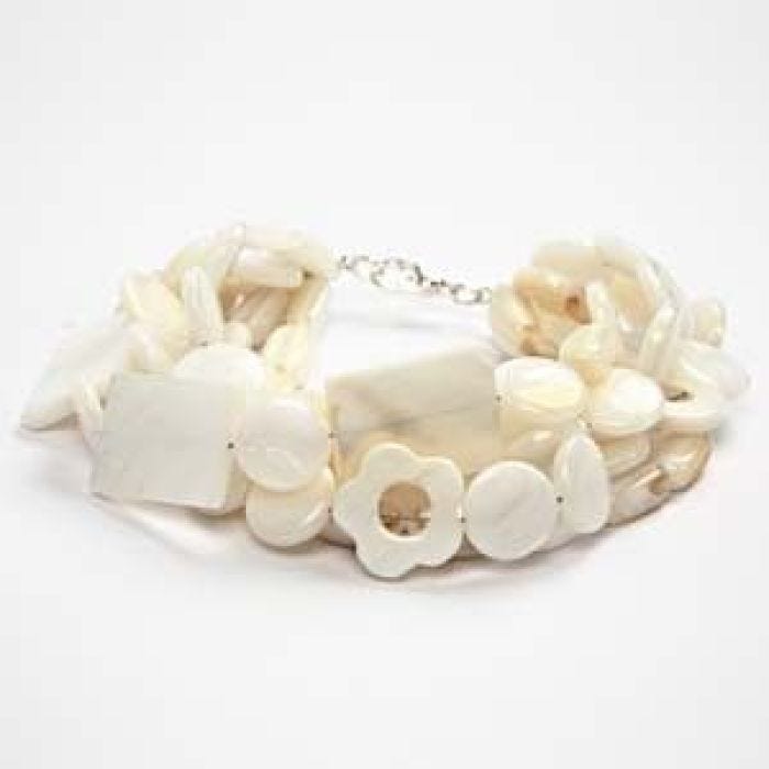 Halsband och armband med pärlemorsnäckor