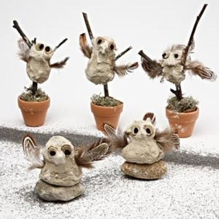 Figurer av papier-maché pulp