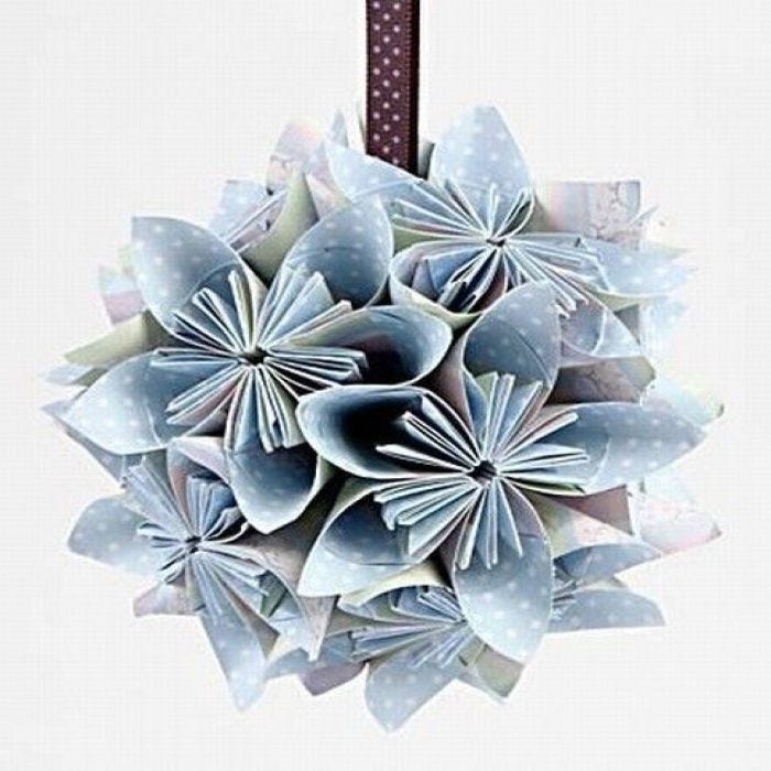 Blomsterdekoration av vikt papper