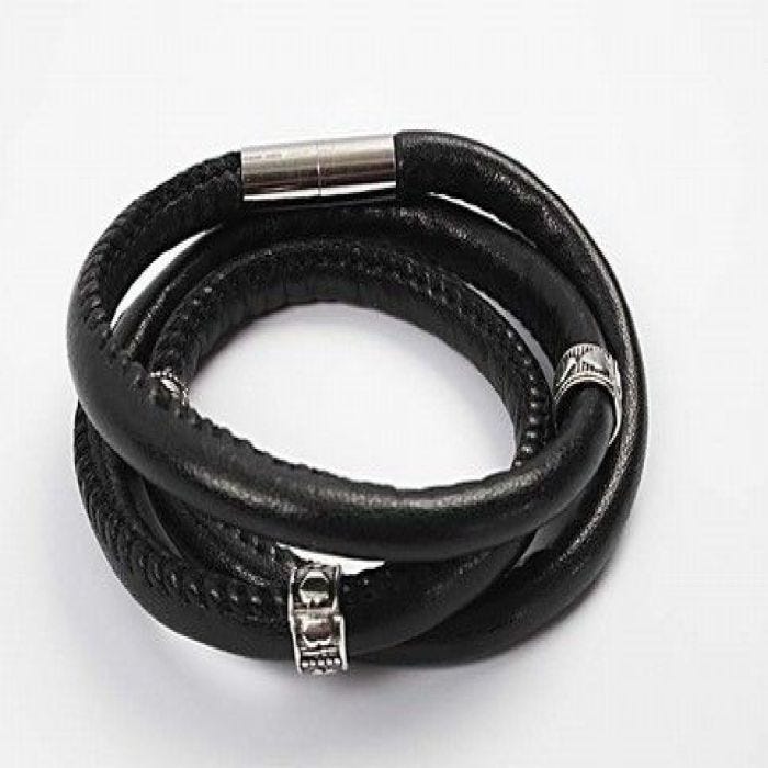 Trendigt armband i sytt skinn med magnetlås