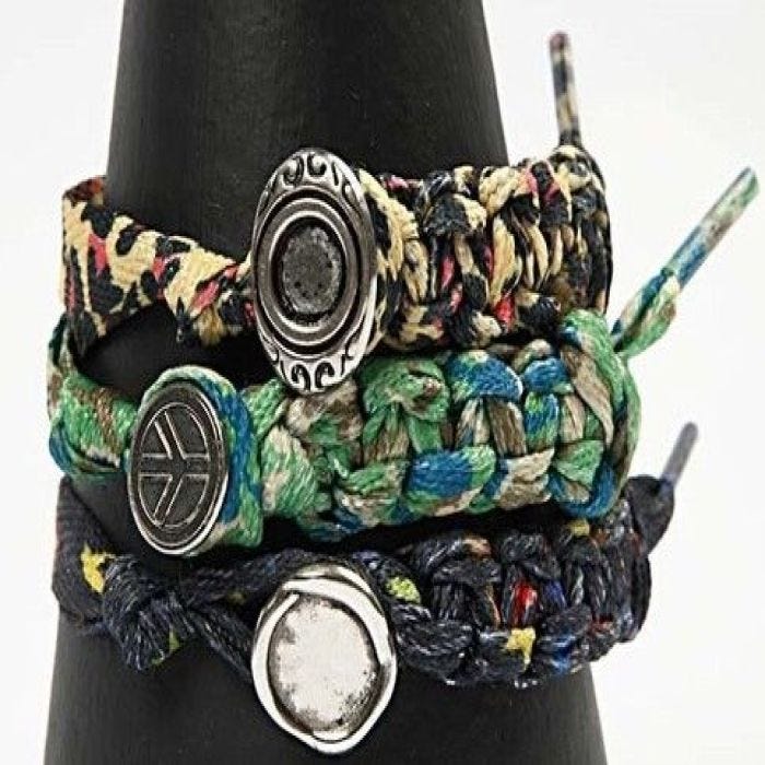 Armband av skosnören