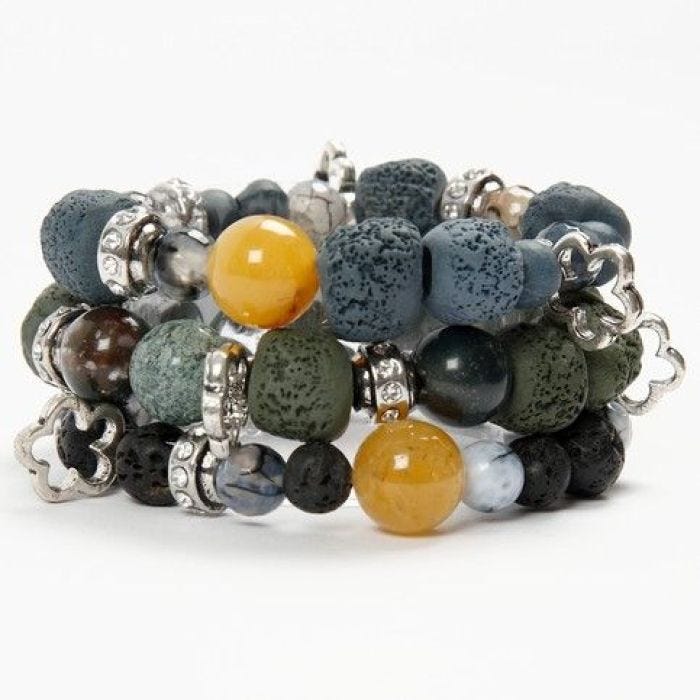 Armband med keramik- och silverpärlor