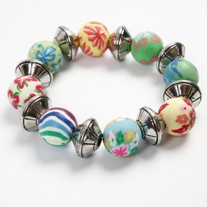 Armband med lerpärlor