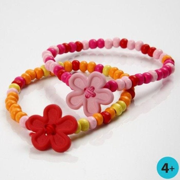 Armband med pärlor och blomsterknapp