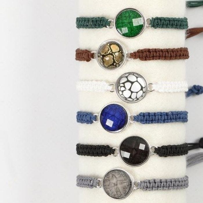 Knutna armband med cabochon