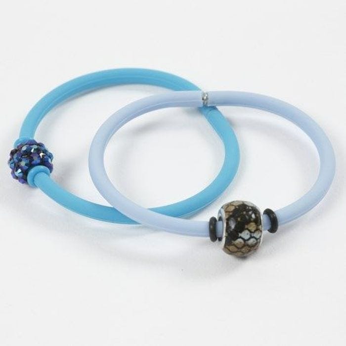 Armband av silikon med stoppring vid pärlorna