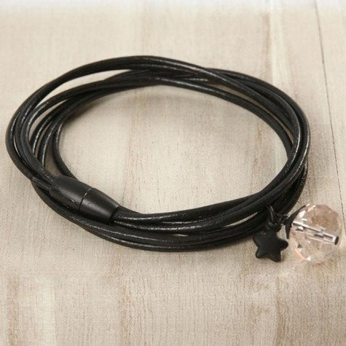 Armband av 3-dubbelt lädersnöre med facettpärla och stjärna