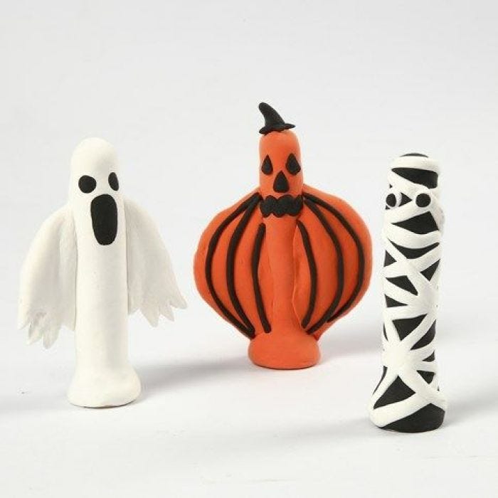 Figurer till Halloween, gjord med Silk Clay runt klädnypor