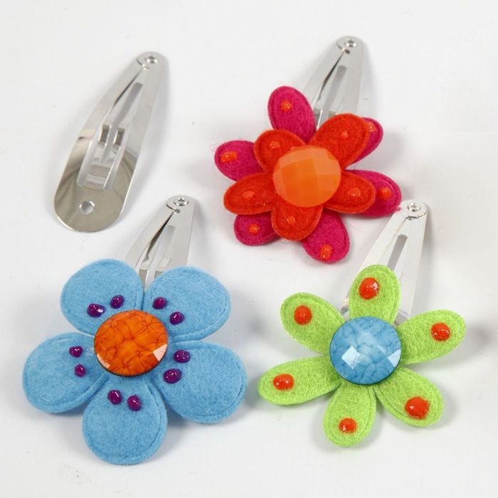 Hårspänne med filtblommor och cabouchoner 