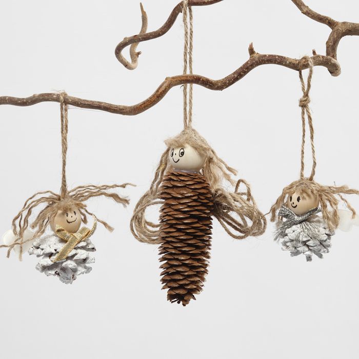 Ängel gjord av kottar