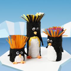 Papprör dekorerade som pingviner