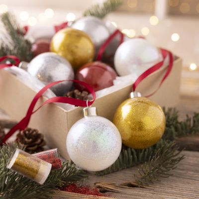 Julgranskulor med glitter inuti