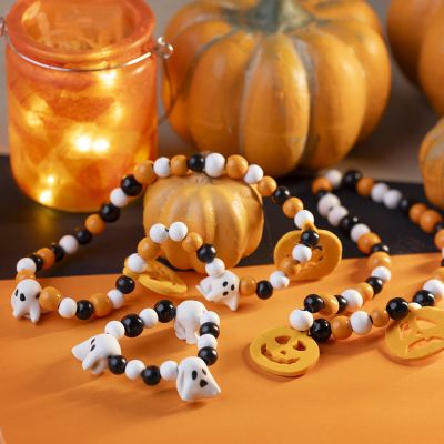 Halloween-smycken gjorda av träpärlor och lera