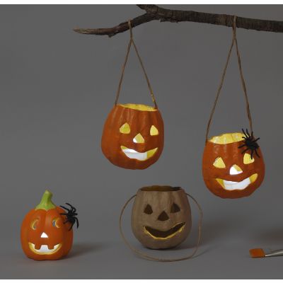 Pumpalanternor av papp och terrakotta till halloween