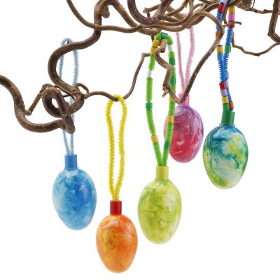 Plastägg med marmorerat mönster