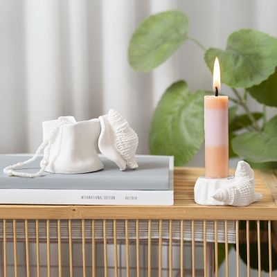 Ljush&aring;llare och burk med skal