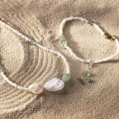 Armband och halsband med aventurin och sötvattenspärlor