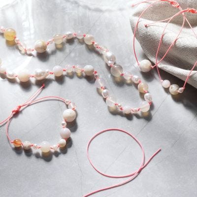 Armband och halsband med agatpärlor