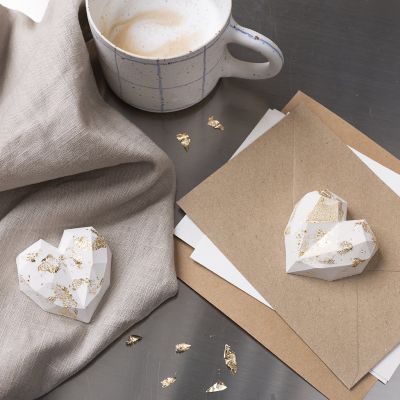 Hj&auml;rta gjutet i resin-gjutmassa