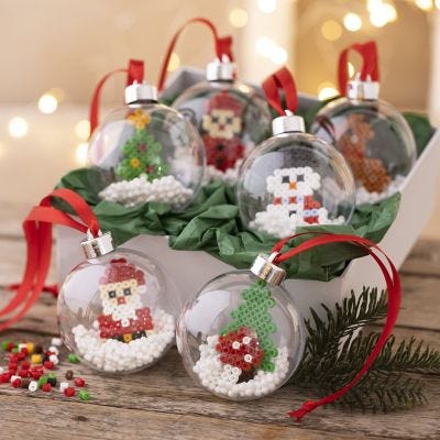 Julgranskulor med pärlfigurer