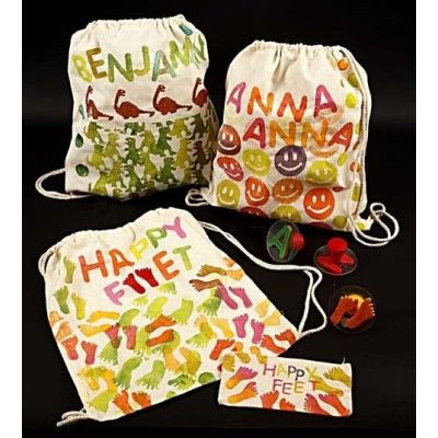 Skopåsar och pennfack med stämpeltryck