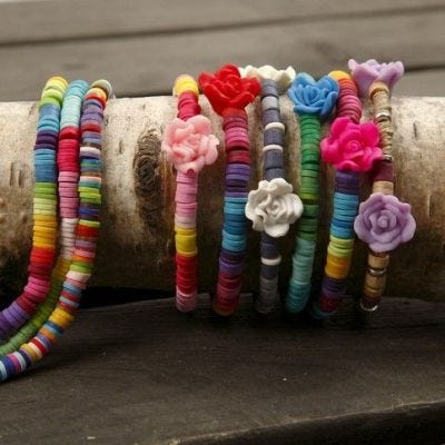 Elastiskt armband med pärlor