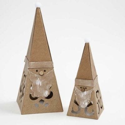 Jultomte av strutar med ornament