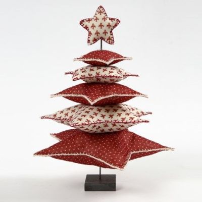 Julgran av filtstjärnor på metallstång med fot