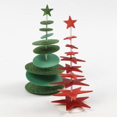 Julgran av utstansat dekorgummi på metallfot