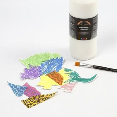 Dekorerade dinosaurier och pterodactylus av vit kartong