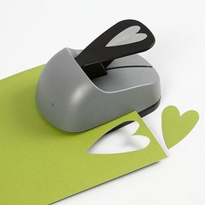 Inbjudning och menykort i vitt/grönt av Happy Moments material