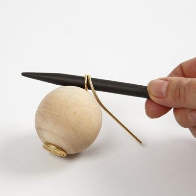 Juldukning med dekorationer av naturmaterial