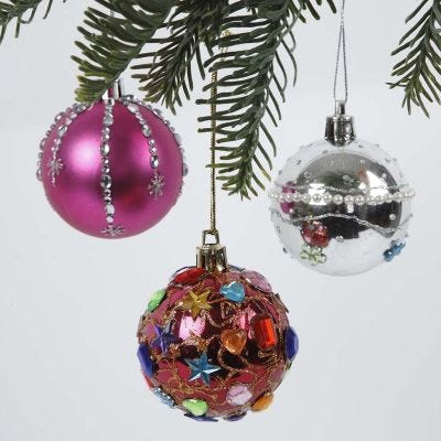 Julkulor av plast