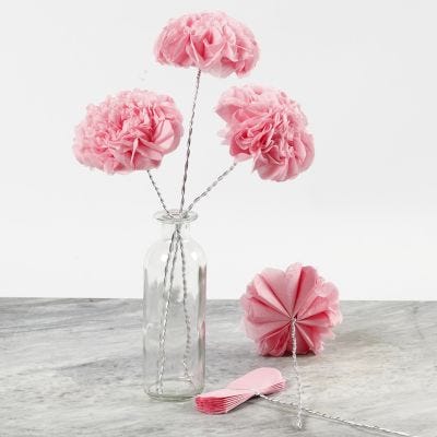 Blommor av silkespapper på bonzaitråd