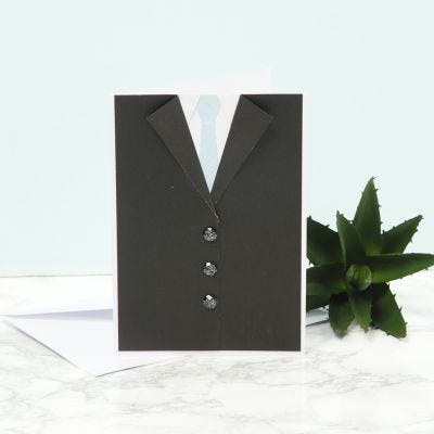 Inbjudningskort till konfirmation med kavaj